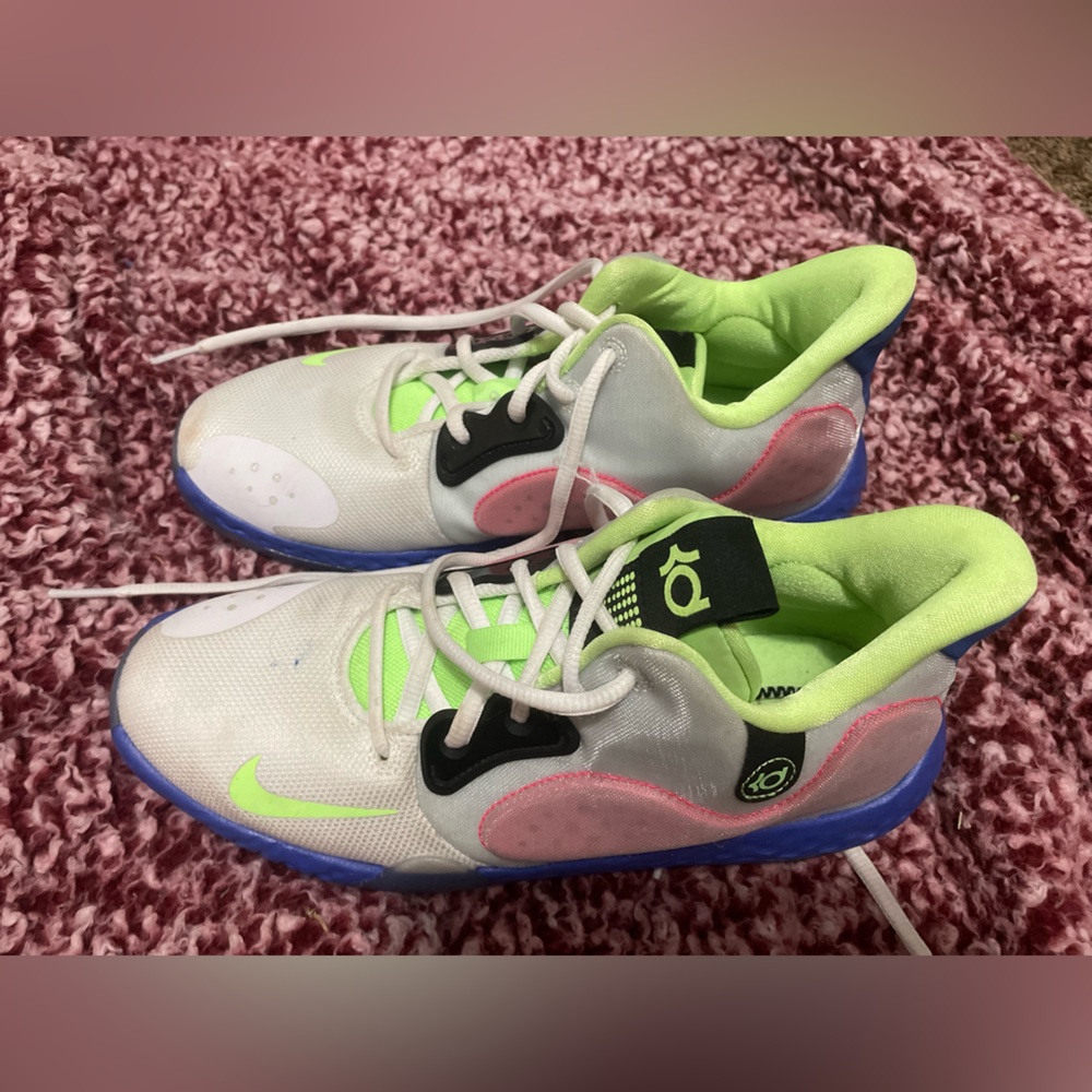 Boys 6.5 KD basketball shoes